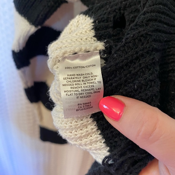 Distressed sweater - Picture 3 of 4